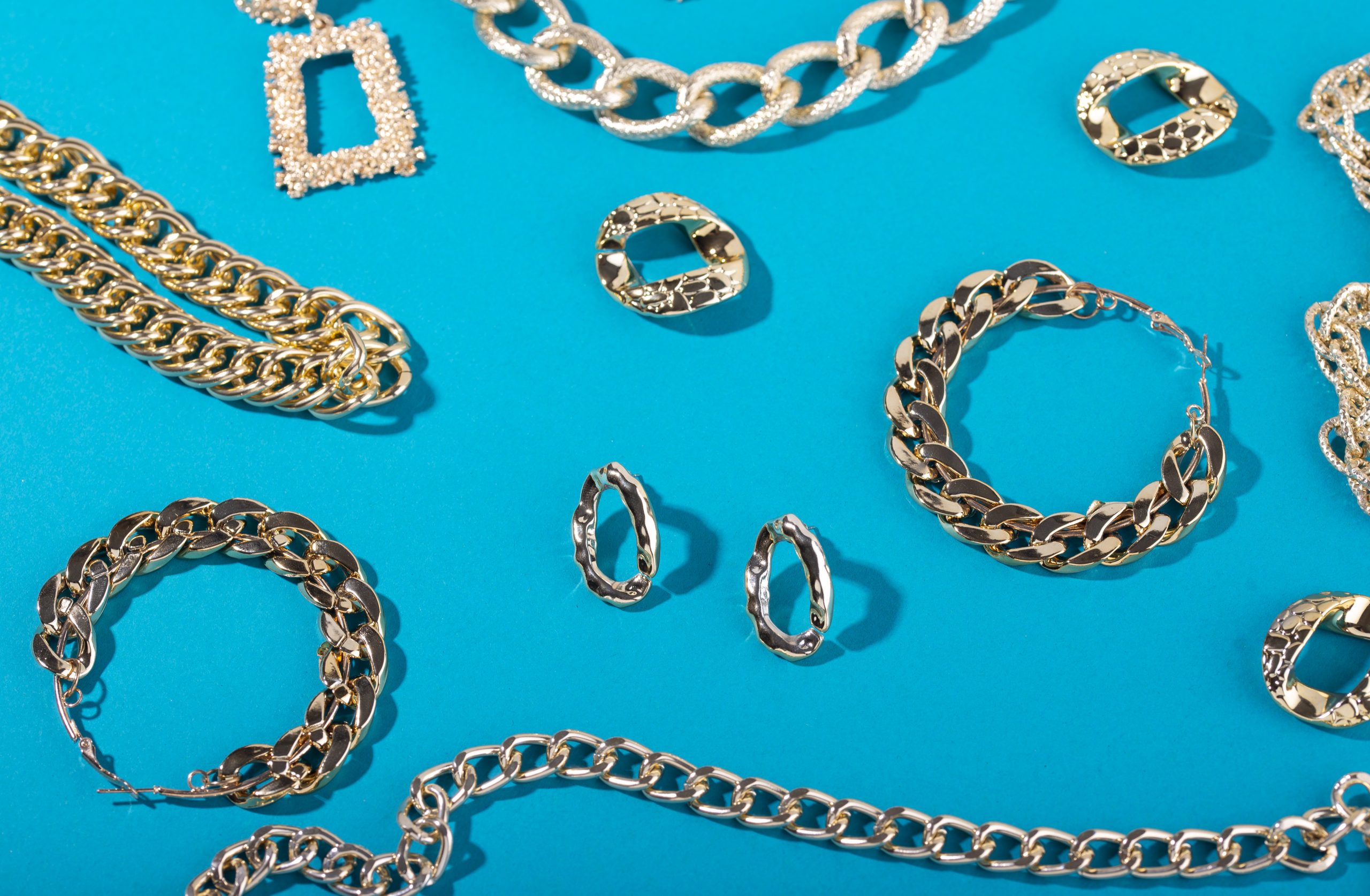 jewelry-pawn-shop-fp Photo of gold chains, bracelets, and other pieces of jewelry illustrates blog "What Can I Pawn at a Pawn Shop?"