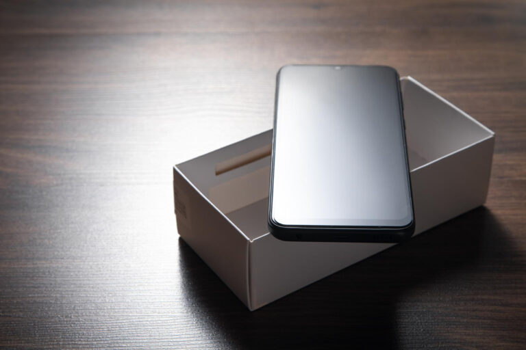 Smartphone in original box ready to be pawned without a receipt