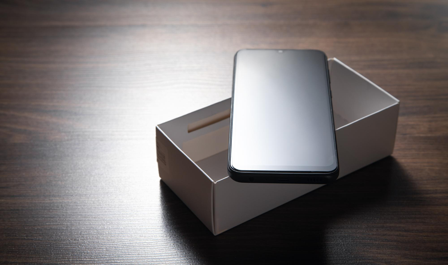 10482 Smartphone in original box ready to be pawned without a receipt