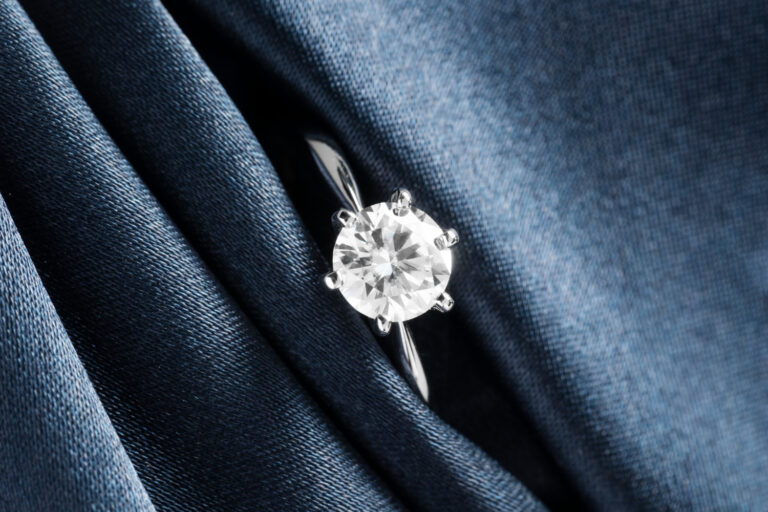 how to tell if diamond jewelry is real before pawning